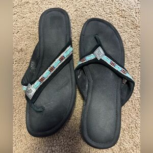 Minnetonka Black Sandal Flip Flops with Turquoise Beaded Straps